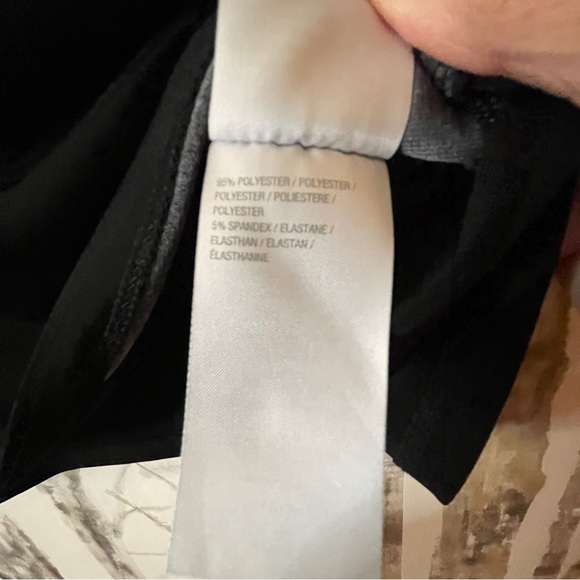 🚨Susan Graver 20W Floral Print Black Top P2P:27” L:28” - Picture 7 of 8